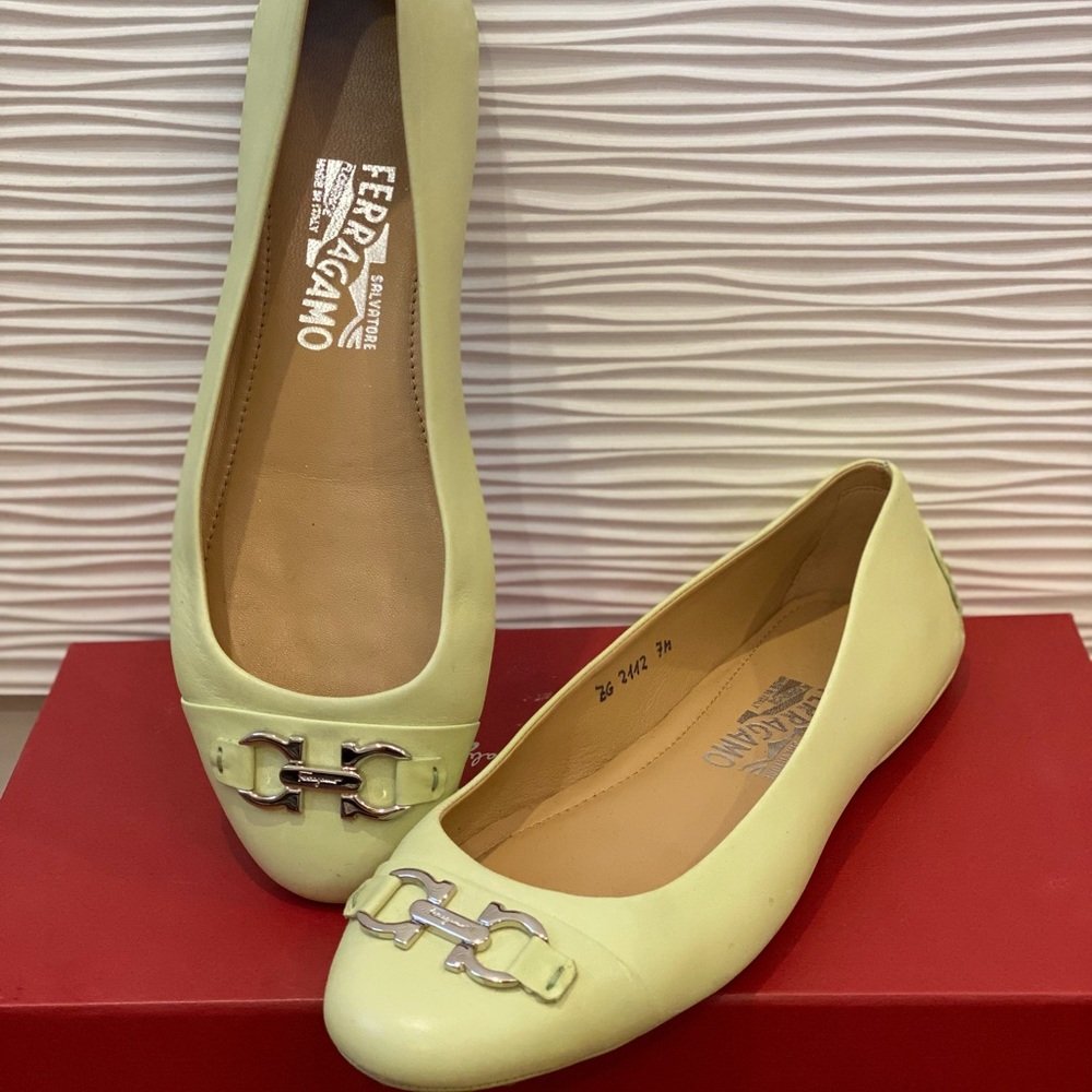 Salvatore Ferragamo Womens Flats